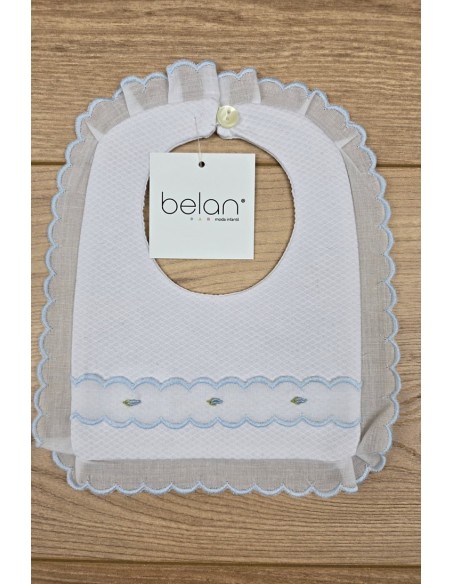 CULOTTE Y BABERO PIQUÉ FLOR BORDADA, BLANCO/AZUL. VERANO 26.