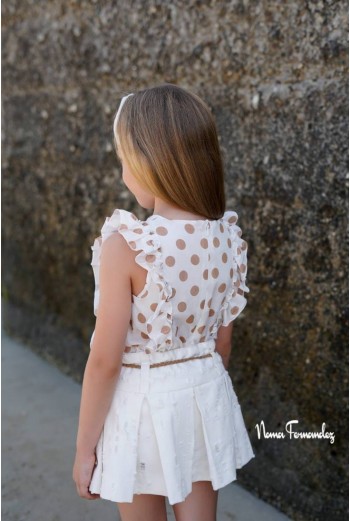 CONJUNTO BLUSA Y FALDA (CON SHORT DEBAJO) COLECCIÓN HAYA DE NOMA FERNÁNDEZ, TOPO CAMEL. VERANO 26. 2