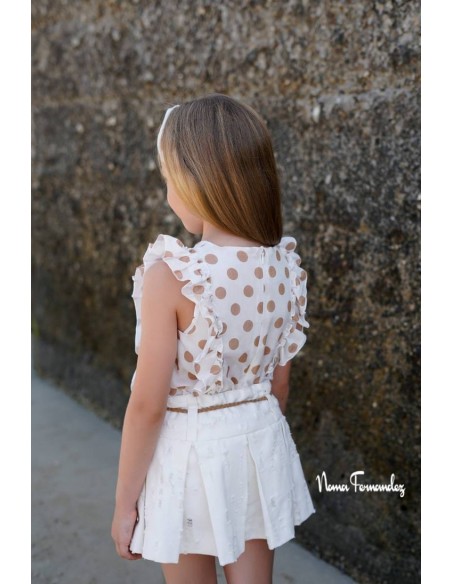CONJUNTO BLUSA Y FALDA (CON SHORT DEBAJO) COLECCIÓN HAYA DE NOMA FERNÁNDEZ, TOPO CAMEL. VERANO 26.