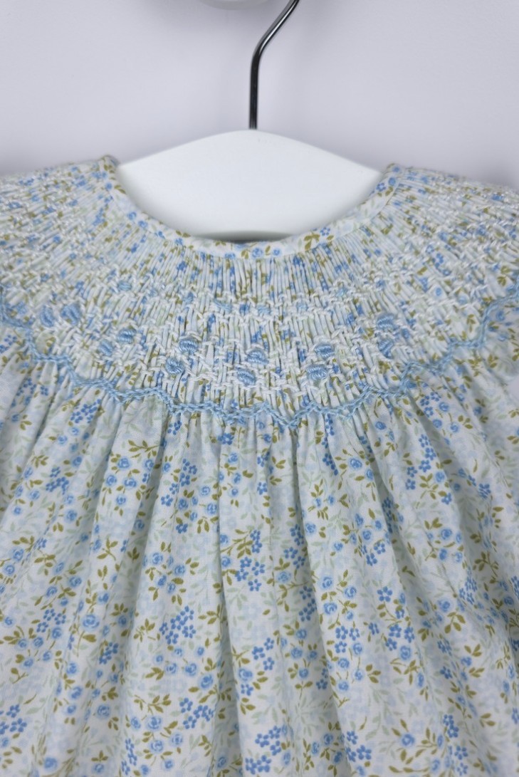 RANITA UNISEX PUNTO SMOCK TALLA ÚNICA (1m-6m aprox.) DE BELÁN, FLORECITAS AZULES. VERANO 26