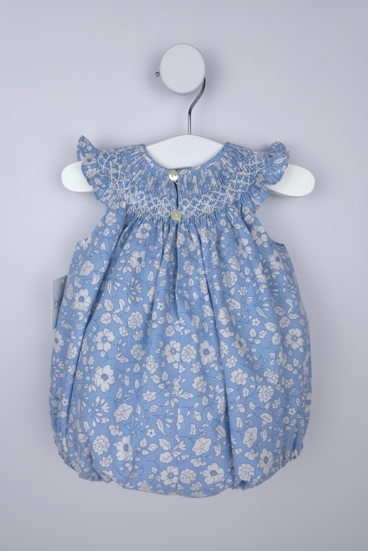 RANITA UNISEX PUNTO SMOCK TALLA ÚNICA (1m-6m aprox.) DE BELÁN, FLORES BLANCAS. VERANO 26