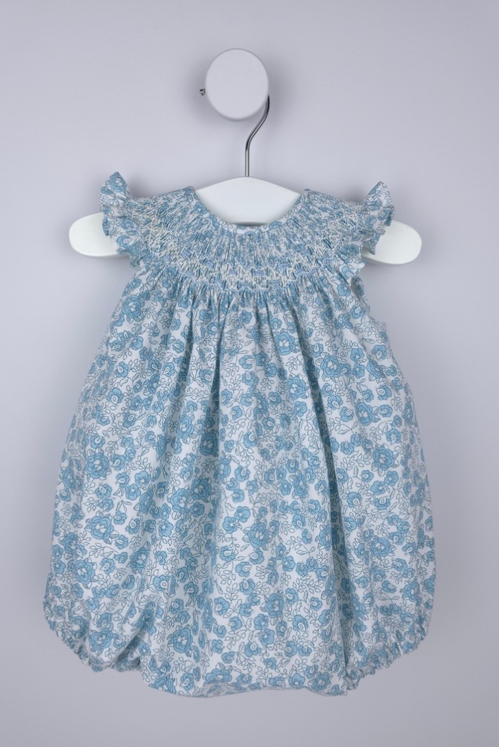 RANITA UNISEX PUNTO SMOCK TALLA ÚNICA (1m-6m aprox.) DE BELÁN, FLORES AZULES. VERANO 26