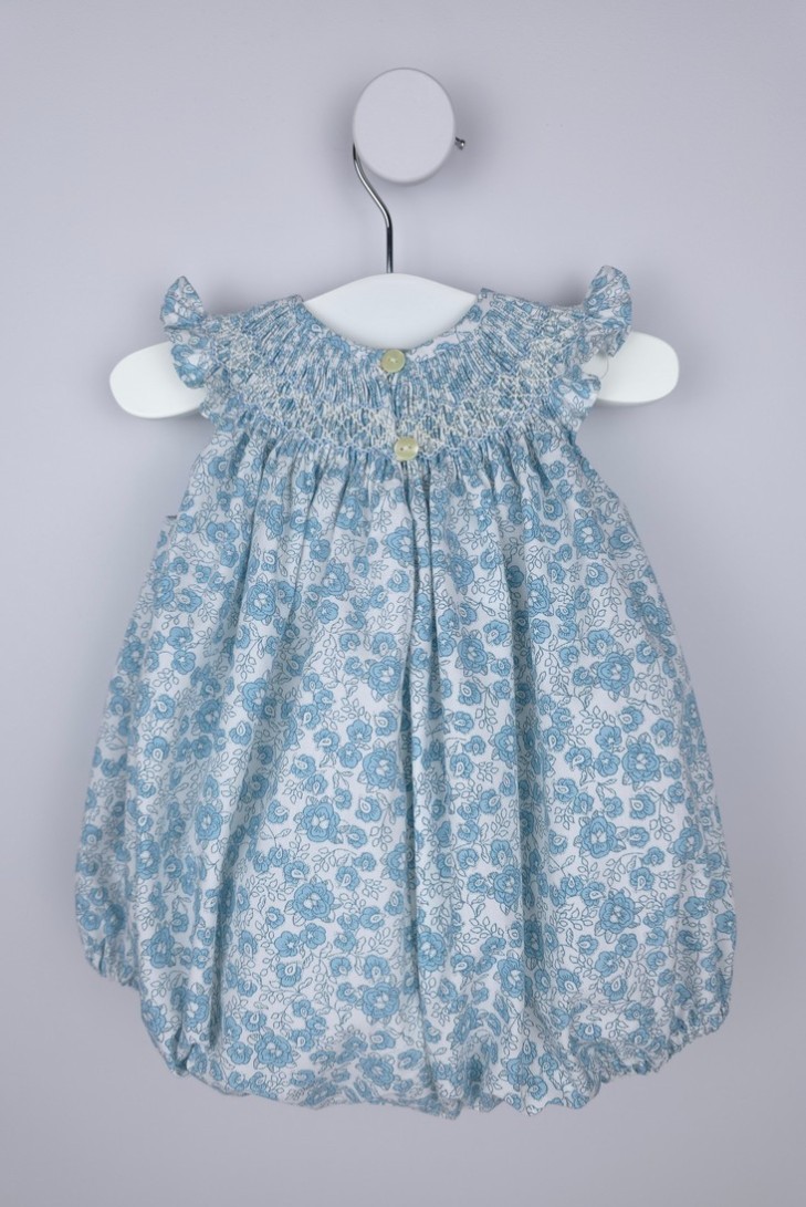 RANITA UNISEX PUNTO SMOCK TALLA ÚNICA (1m-6m aprox.) DE BELÁN, FLORES AZULES. VERANO 26
