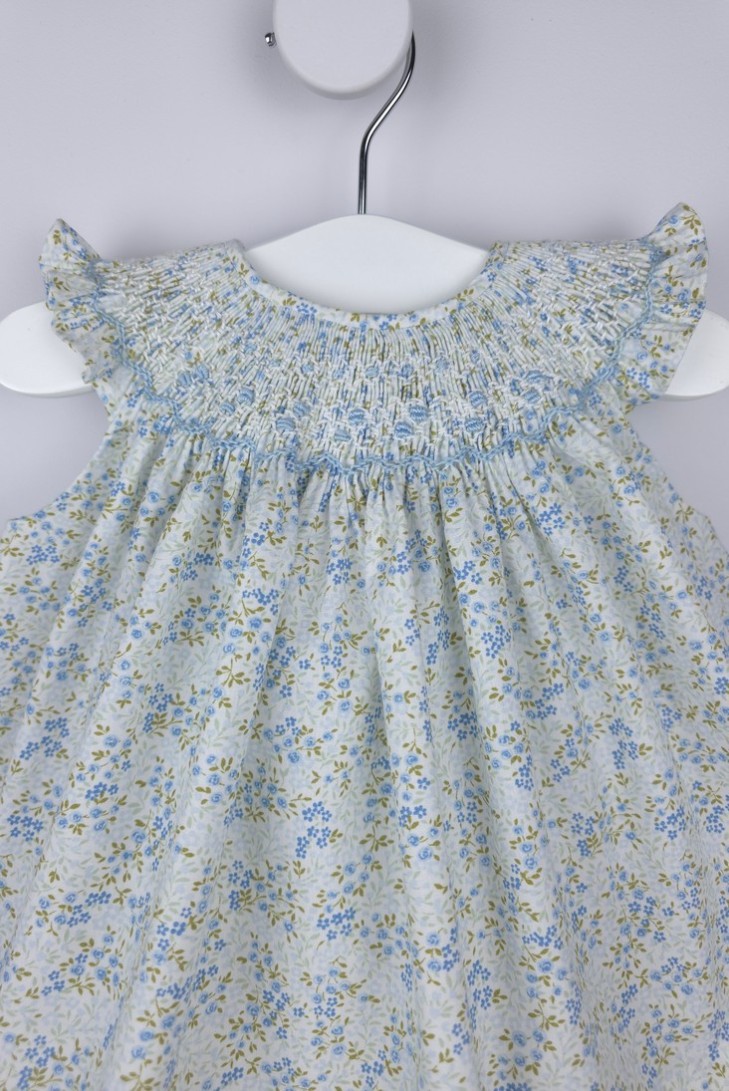 JESUSITO PUNTO SMOCK TALLA ÚNICA (1m-6m aprox.) DE BELÁN, FLORECITAS AZULES. VERANO 26