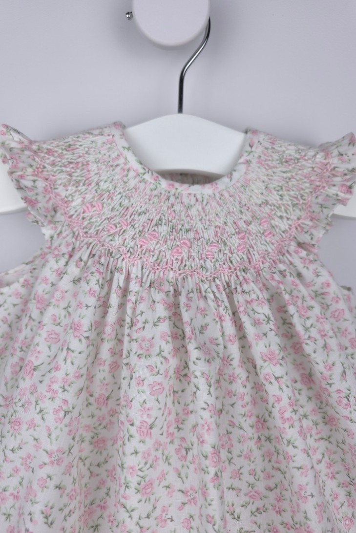 JESUSITO PUNTO SMOCK TALLA ÚNICA (1m-6m aprox.) DE BELÁN, FLORECITAS ROSAS. VERANO 26