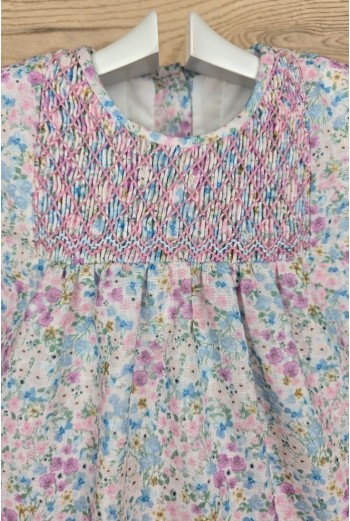 JESUSITO LINO PUNTO SMOCK, CAPOTA Y PATUCOS DE PUNTO HECHOS A MANO DE ARTESANÍA CARMINA, FLORES. VERANO 26. 2