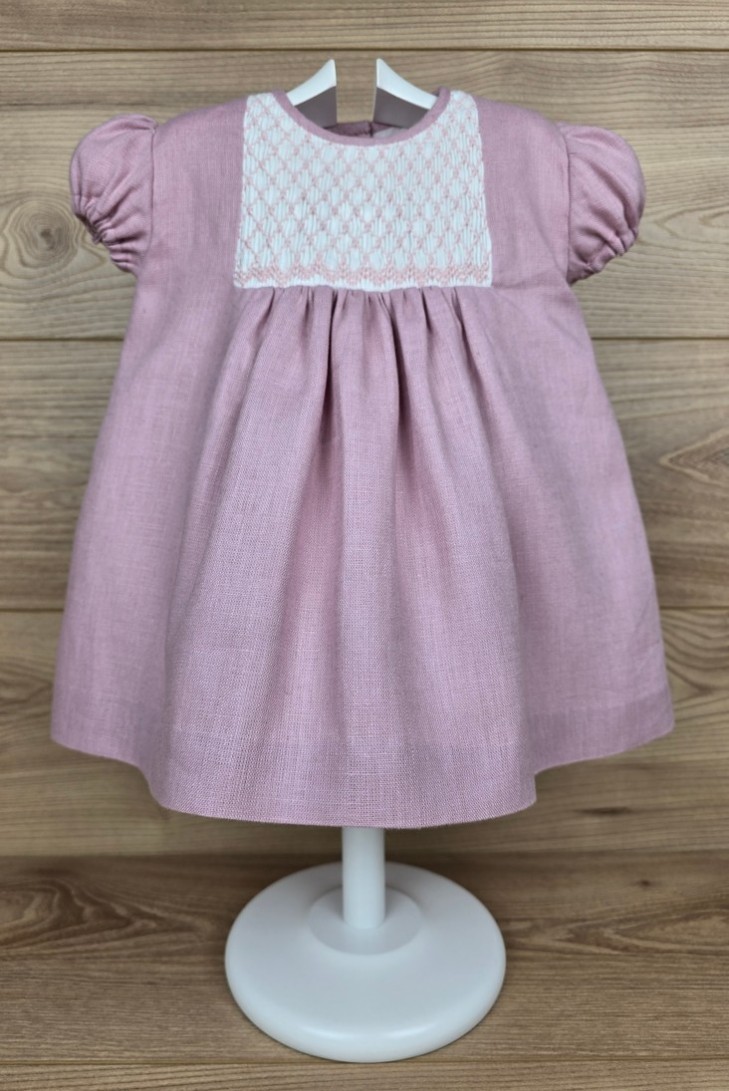 VESTIDO LINO PUNTO SMOCK DE ARTESANÍA CARMINA, ROSA PALO. VERANO 26.