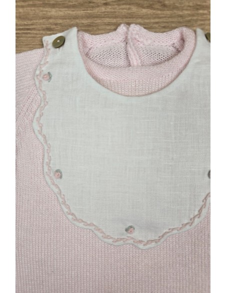 RANA UNISEX CON BABERO BORDADO A MANO DE ARTESANÍA CARMINA, ROSA . VERANO 26.