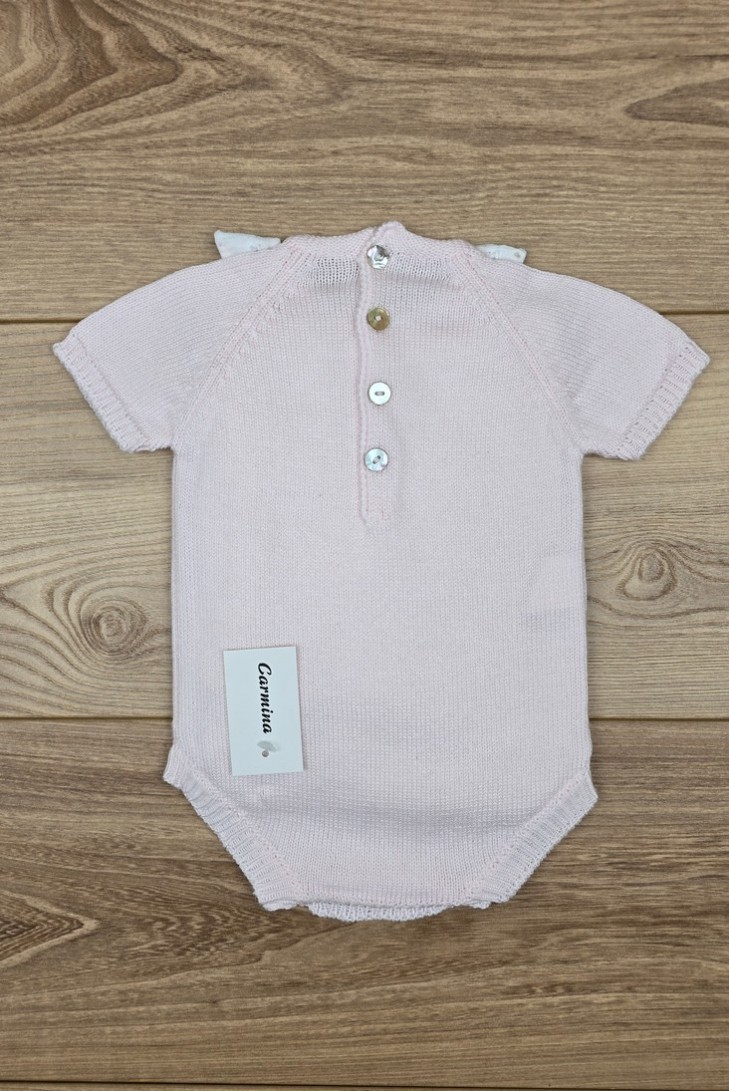 RANA UNISEX CON BABERO BORDADO A MANO DE ARTESANÍA CARMINA, ROSA . VERANO 26.