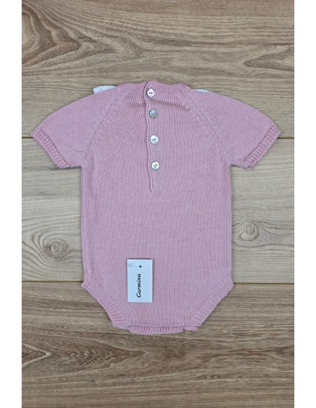 RANA UNISEX CON BABERO BORDADO A MANO DE ARTESANÍA CARMINA, ROSA PALO. VERANO 26.