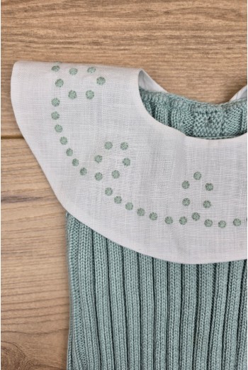RANA UNISEX CON CUELLO BORDADO A MANO DE ARTESANÍA CARMINA, VERDE AGUA. VERANO 26. 2