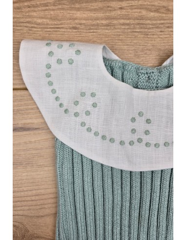 RANA UNISEX CON CUELLO BORDADO A MANO DE ARTESANÍA CARMINA, VERDE AGUA. VERANO 26.