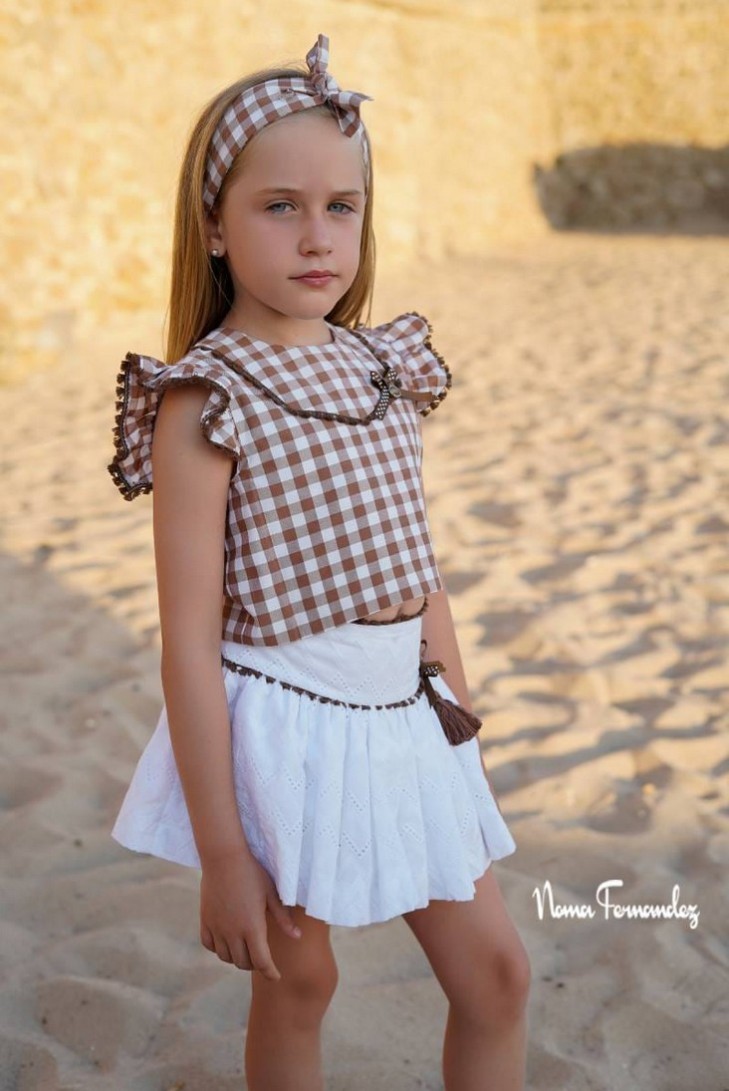 CONJUNTO TOP Y FALDA (SIN SHORT DEBAJO) COLECCIÓN TILO DE NOMA FERNÁNDEZ, VICHY MARRÓN. VERANO 26.