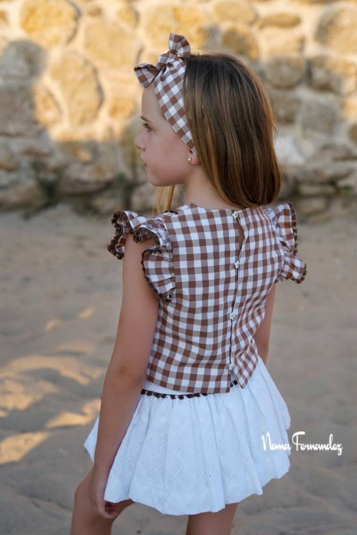 CONJUNTO TOP Y FALDA (SIN SHORT DEBAJO) COLECCIÓN TILO DE NOMA FERNÁNDEZ, VICHY MARRÓN. VERANO 26.