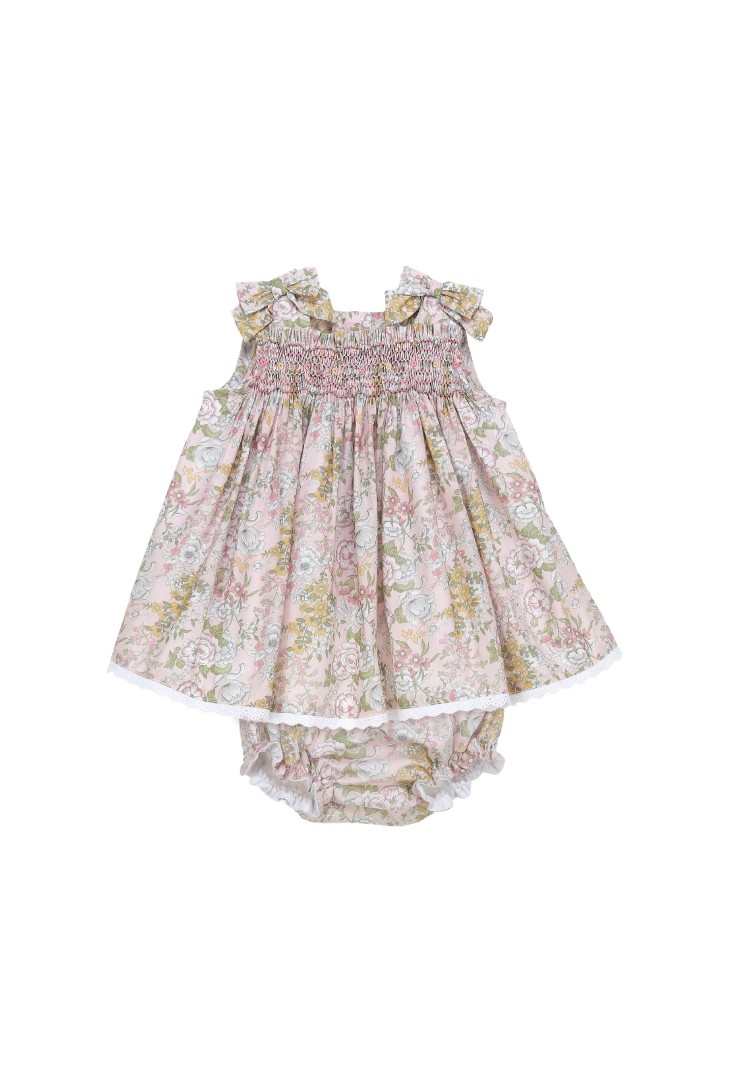 JESUSITO PUNTO SMOCK CUORE DE TARTALETA, FONDO ROSA. VERANO 26.