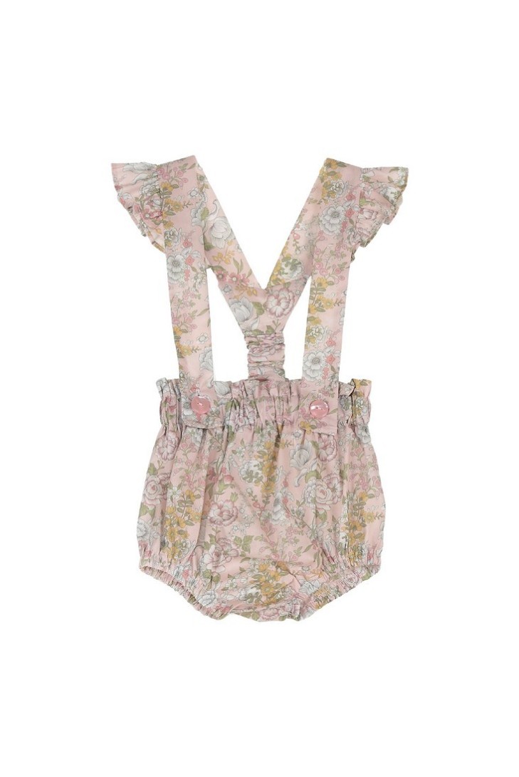 BLUSA BLANCA JULIET Y RANITA TIRANTES, FONDO ROSA DE TARTALETA. VERANO 26.