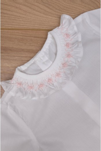 BLUSA CUELLO PUNTO SMOCK MANGA LARGA DE ARTESANÍA CARMINA, BATISTA BLANCA/ROSA. VERANO 26. 2