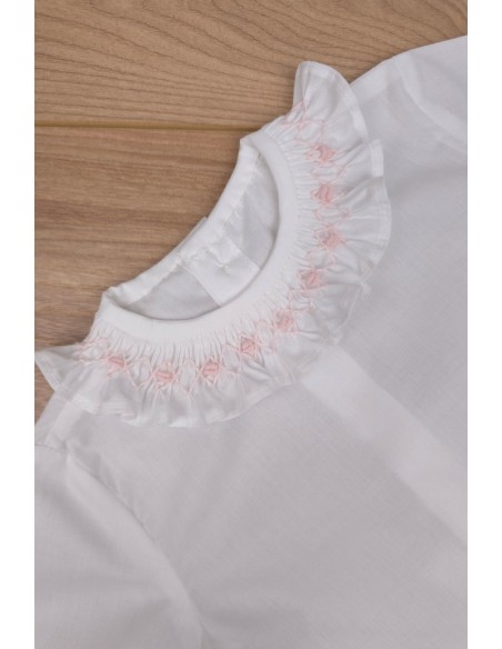 BLUSA CUELLO PUNTO SMOCK MANGA LARGA DE ARTESANÍA CARMINA, BATISTA BLANCA/ROSA. VERANO 26.