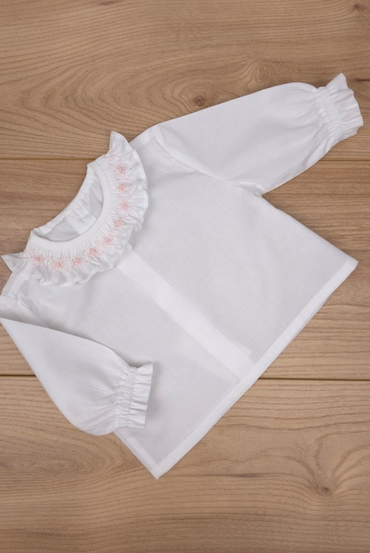 BLUSA CUELLO PUNTO SMOCK MANGA LARGA DE ARTESANÍA CARMINA, BATISTA BLANCA/ROSA. VERANO 26.