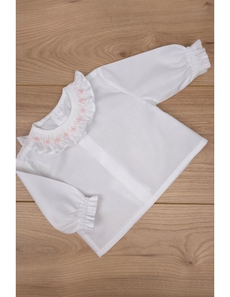 BLUSA CUELLO PUNTO SMOCK MANGA LARGA DE ARTESANÍA CARMINA, BATISTA BLANCA/ROSA. VERANO 26.