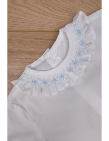 BLUSA CUELLO PUNTO SMOCK MANGA LARGA DE ARTESANÍA CARMINA, BATISTA BLANCA/CELESTE. VERANO 26.