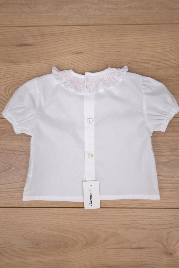 BLUSA CUELLO PUNTO SMOCK MANGA CORTA DE ARTESANÍA CARMINA, BATISTA BLANCA/ROSA. VERANO 26.