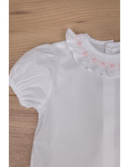 BLUSA CUELLO PUNTO SMOCK MANGA CORTA DE ARTESANÍA CARMINA, BATISTA BLANCA/ROSA. VERANO 26.