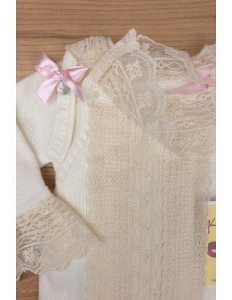 CONJUNTO UNISEX DE PUNTO CRUDO/ROSA BEBÉ (3 PIEZAS), Y62. KOBEZ. INVIERNO.