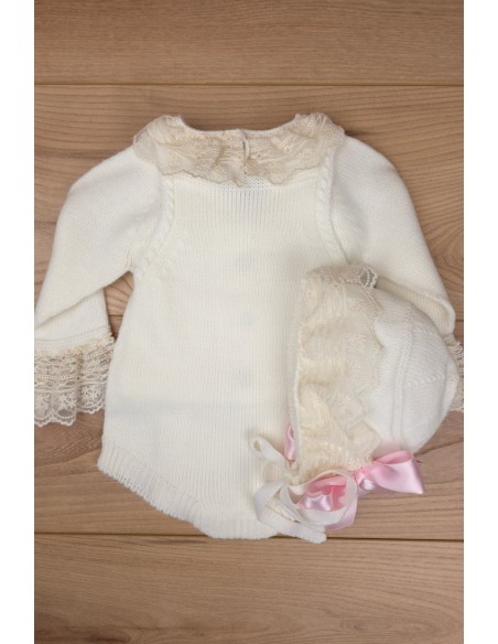CONJUNTO UNISEX DE PUNTO CRUDO/ROSA BEBÉ (3 PIEZAS), Y62. KOBEZ. INVIERNO.