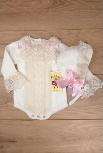 copia de CONJUNTO UNISEX DE PUNTO CRUDO/ROSA BEBÉ (3 PIEZAS), Y62. KOBEZ. INVIERNO.