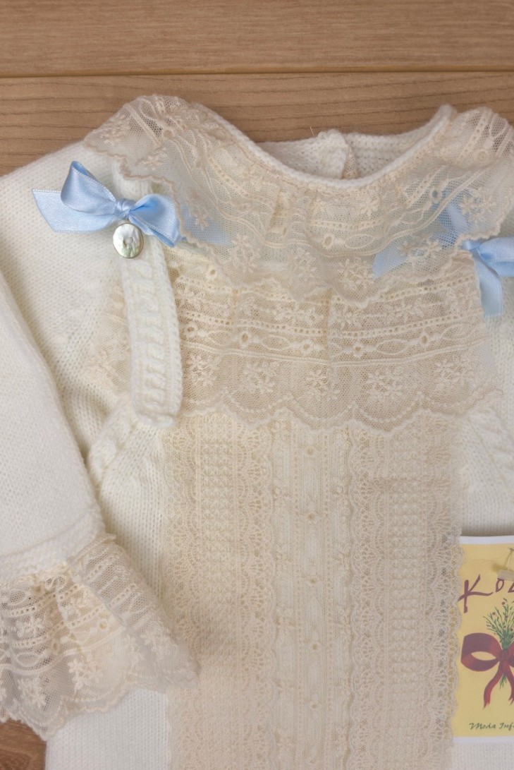 CONJUNTO UNISEX DE PUNTO CRUDO/CELESTE (3 PIEZAS), Y62. KOBEZ. INVIERNO.