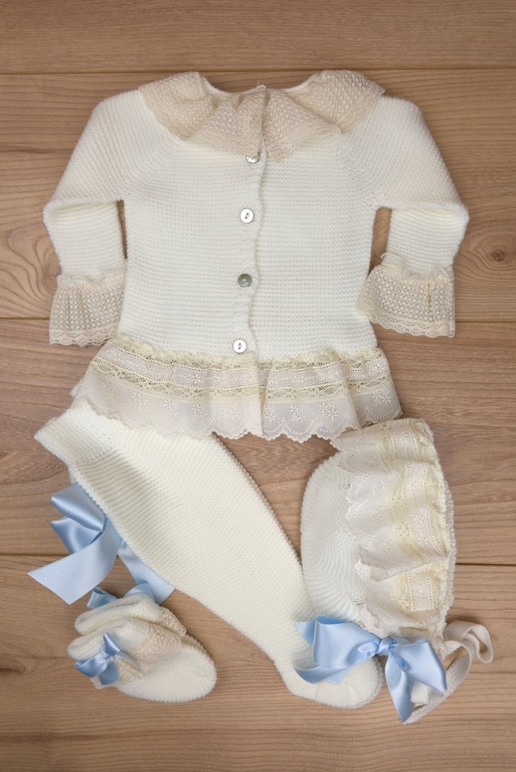 CONJUNTO UNISEX DE PUNTO CRUDO/CELESTE (4 PIEZAS), Y62. KOBEZ. INVIERNO.