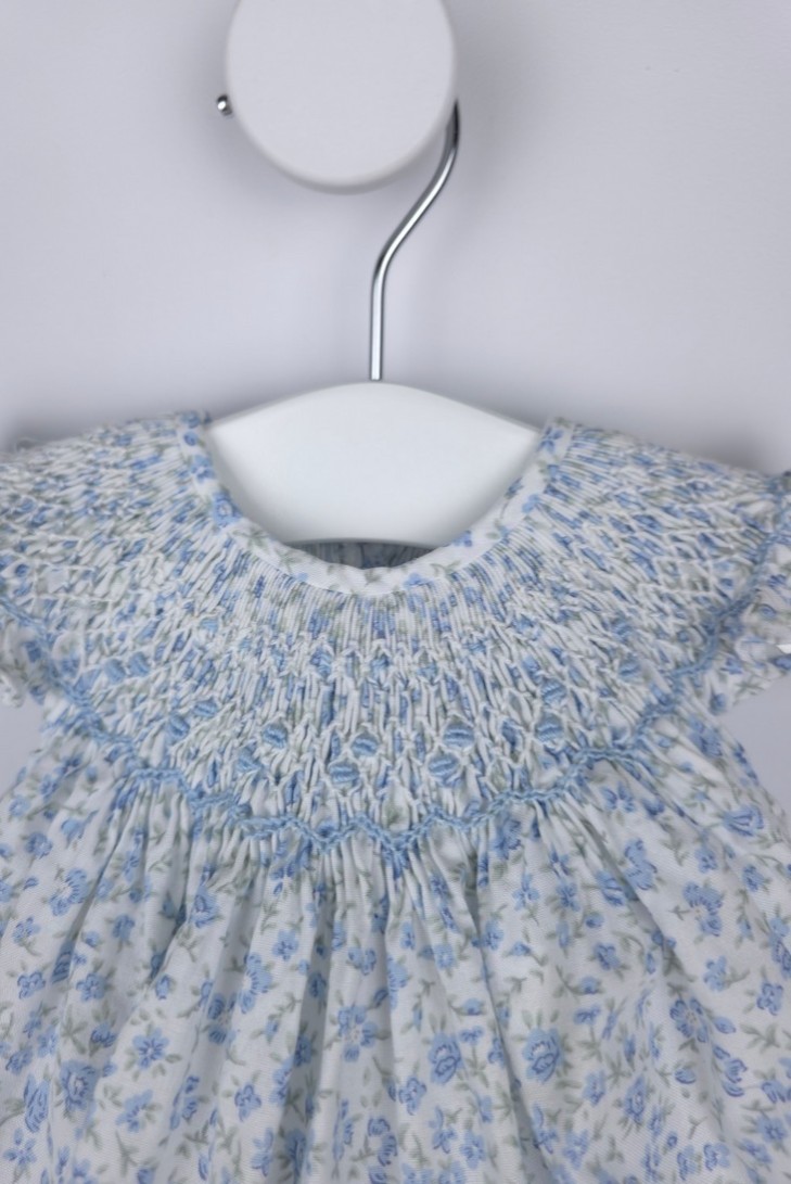 RANITA UNISEX PUNTO SMOCK TALLA ÚNICA (1m-6m aprox.) DE BELÁN, FLOR AZUL. VERANO 26.