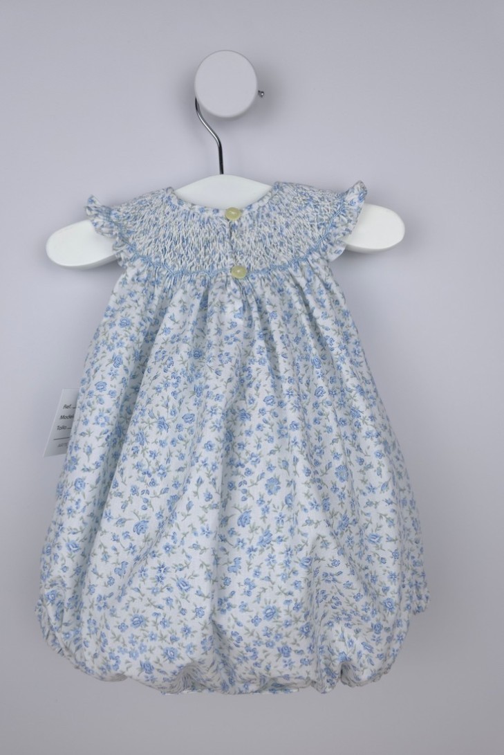 RANITA UNISEX PUNTO SMOCK TALLA ÚNICA (1m-6m aprox.) DE BELÁN, FLOR AZUL. VERANO 26.