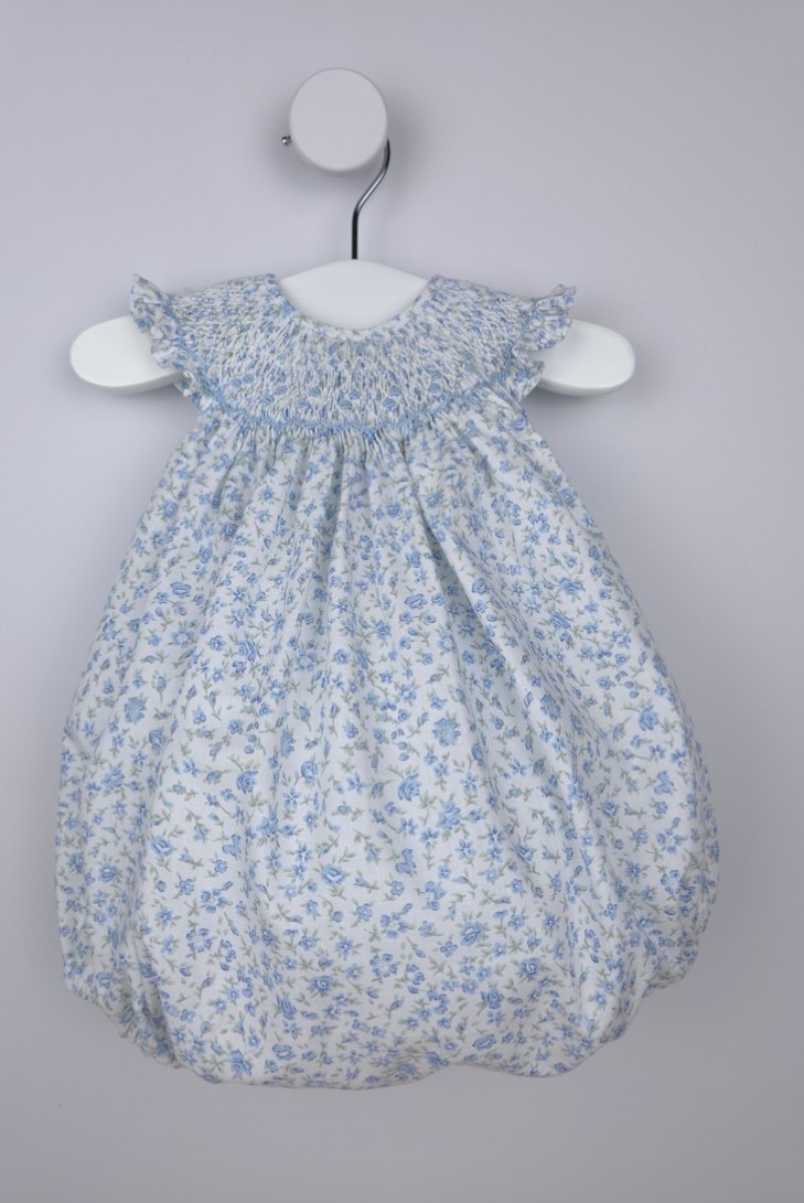 RANITA UNISEX PUNTO SMOCK TALLA ÚNICA (1m-6m aprox.) DE BELÁN, FLOR AZUL. VERANO 26.