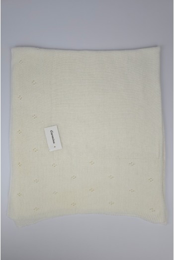 TOQUILLA COLOR BLANCO ROTO DE ARTESANÍA CARMINA. INVIERNO 26.