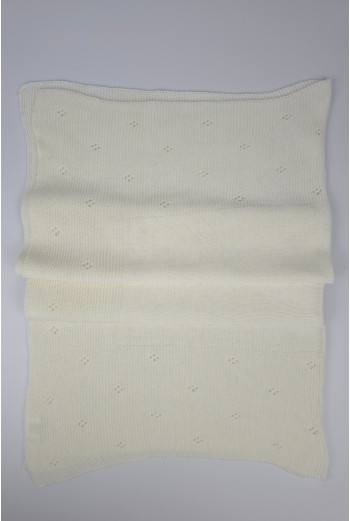 TOQUILLA COLOR BLANCO ROTO DE ARTESANÍA CARMINA. INVIERNO 26. 2