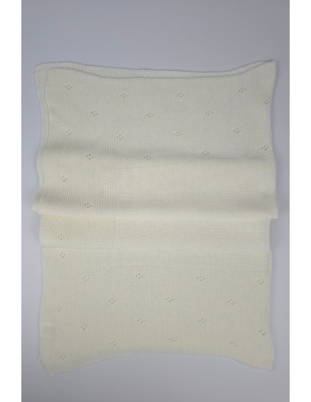 TOQUILLA COLOR BLANCO ROTO DE ARTESANÍA CARMINA. INVIERNO 26.