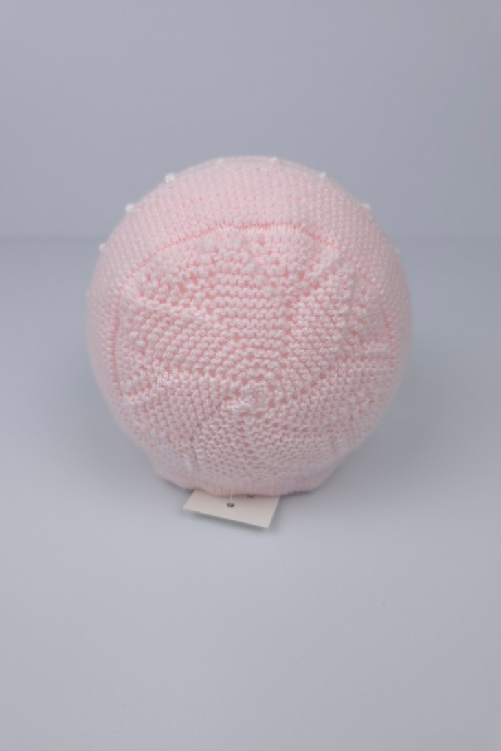 CAPOTA HECHA A MANO DE ARTESANÍA CARMINA, ROSA SUAVE/BLANCO. INVIERNO 26.