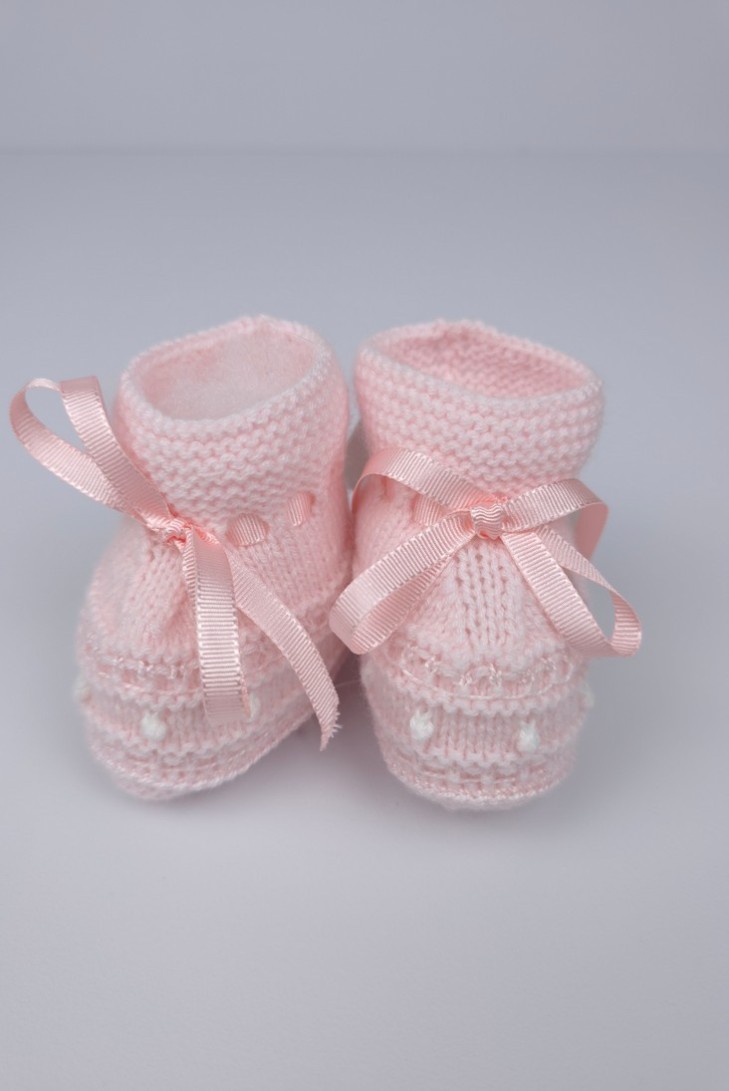 PATUCOS HECHOS A MANO DE ARTESANÍA CARMINA, ROSA SUAVE/BLANCO. INVIERNO 26.
