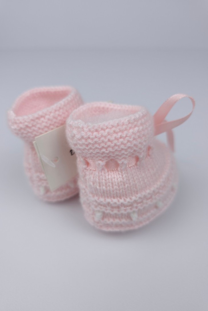 PATUCOS HECHOS A MANO DE ARTESANÍA CARMINA, ROSA SUAVE/BLANCO. INVIERNO 26.