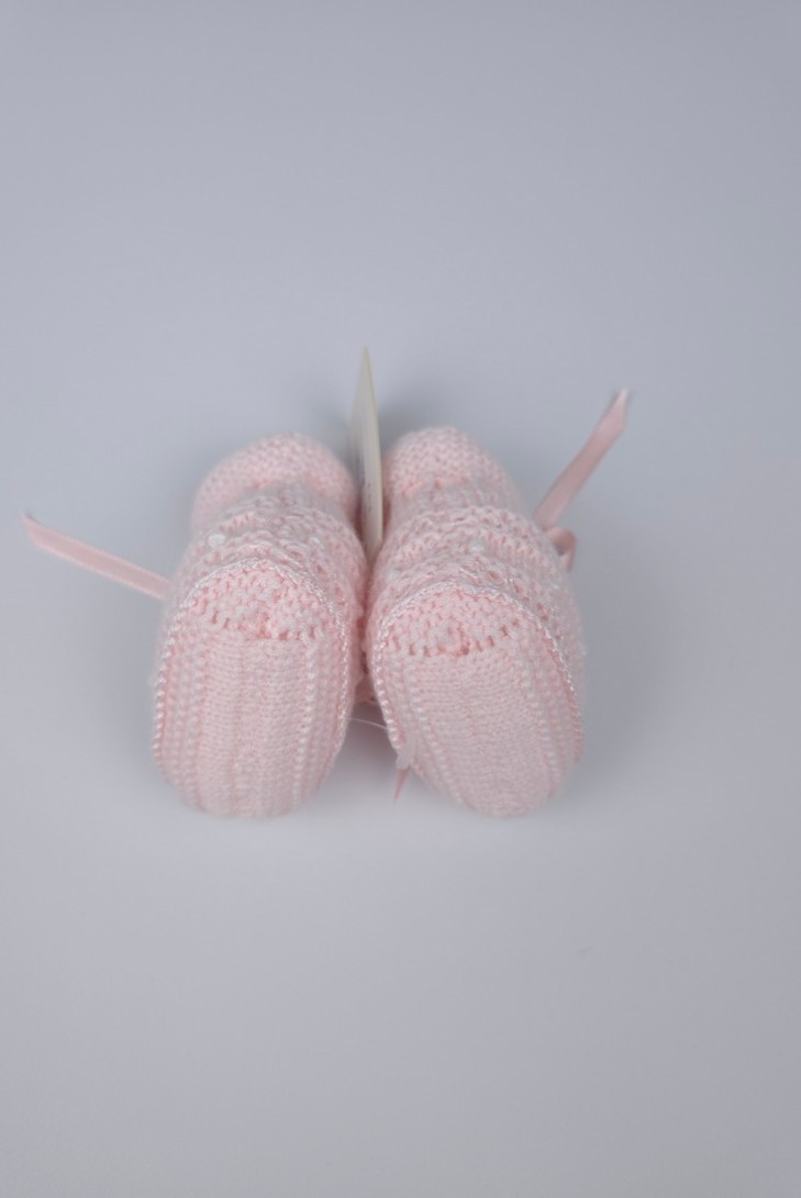 PATUCOS HECHOS A MANO DE ARTESANÍA CARMINA, ROSA SUAVE/BLANCO. INVIERNO 26.