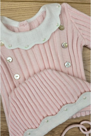 JERSEY Y CAPOTA BORDADOS A MANO DE ARTESANÍA CARMINA, ROSA/BLANCO. INVIERNO 26. 2