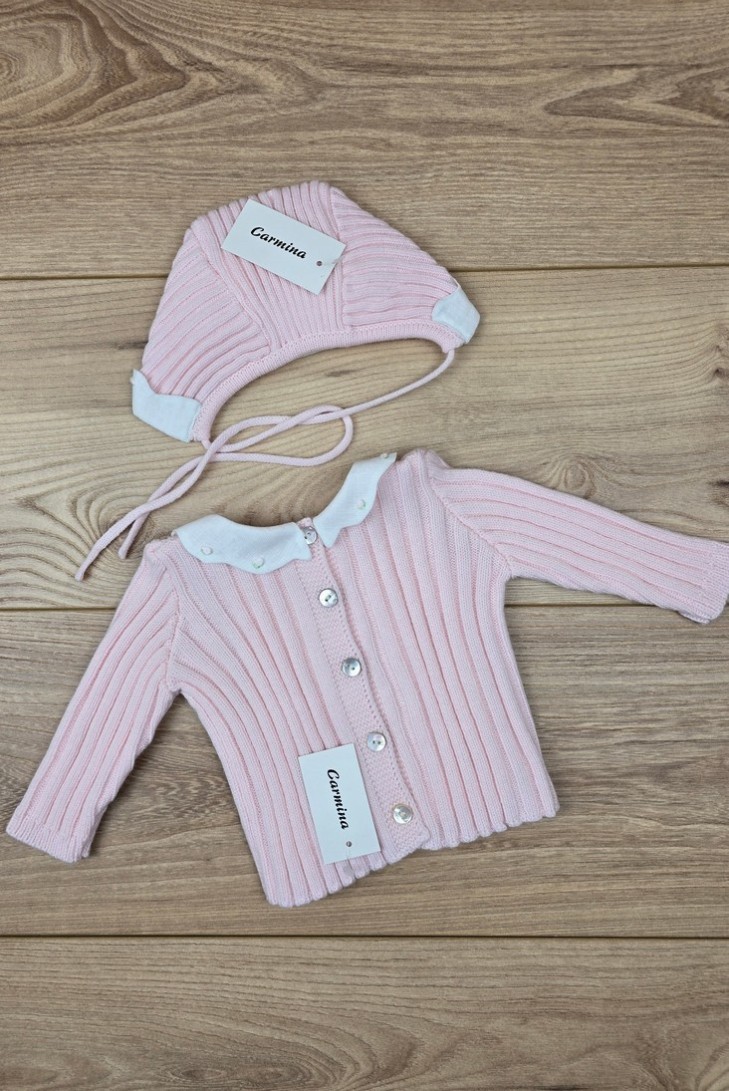 JERSEY Y CAPOTA BORDADOS A MANO DE ARTESANÍA CARMINA, ROSA/BLANCO. INVIERNO 26.