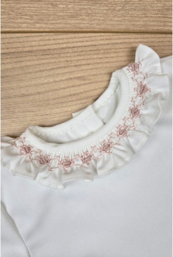 BLUSA VIELLA EN CRUDO CON CUELLO SMOCK ROSA PALO. ARTESANÍA CARMINA. INVIERNO 26. 2
