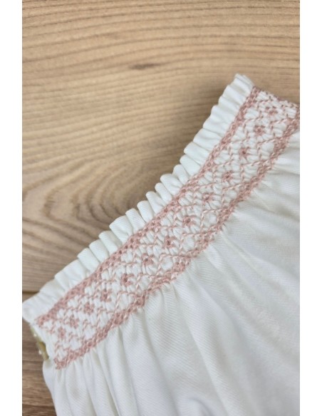 BRAGUITA VIELLA EN CRUDO BORDADA EN PUNTO SMOCK ROSA PALO. ARTESANÍA CARMINA. INVIERNO 26.