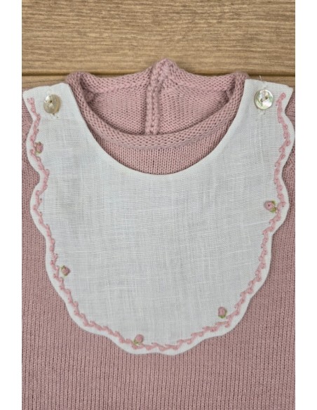 RANITA PUNTO MANGA LARGA CON CUELLO DE LINO BORDADO A MANO DE ARTESANÍA CARMINA, ROSA PALO. INVIERNO 26.