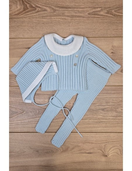 JERSEY Y CAPOTA BORDADOS A MANO DE ARTESANÍA CARMINA, CELESTE/BLANCO. INVIERNO 26.