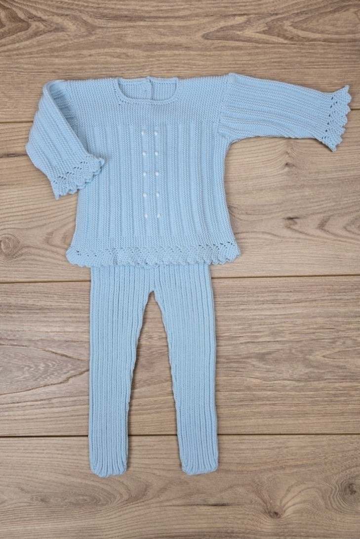 JERSEY BODOQUES BORDADOS A MANO DE ARTESANÍA CARMINA, CELESTE/BLANCO. INVIERNO 26.