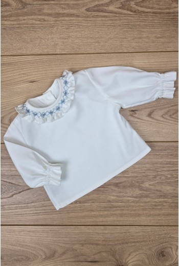 BLUSA VIELLA EN CRUDO CON CUELLO SMOCK AZUL INGLÉS. ARTESANÍA CARMINA. INVIERNO 26.